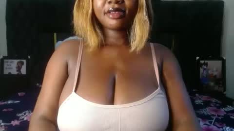 Snapshot of nastie_amanda chatting on 11.18.25 Amanda online show from 11.18.25