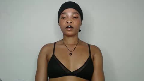 Snapshot of nastie_cumlover chatting on 11.17.25 bella online show from 11.17.25