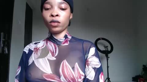 Snapshot of nastie_cumlover chatting on 11.28.25 bella online show from 11.28.25