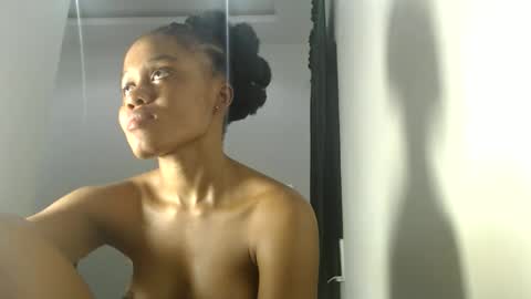 Snapshot of nasty_slimbarbie chatting on 03.01.26 ella online show from 03.01.26