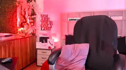 Natacha black online show from 02.25.25