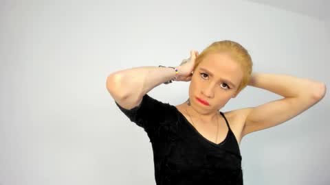 Snapshot of natacha_ferrer1 chatting on 11.19.25 natacha_ferrer1 online show from 11.19.25