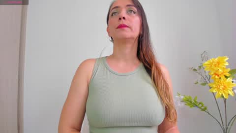 Snapshot of natalie_cowens chatting on 12.21.24 Natalie online show from 12.21.24