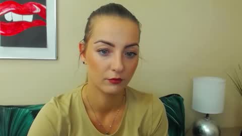 Snapshot of natalie_live chatting on 10.29.25 NatalieSexy online show from 10.29.25