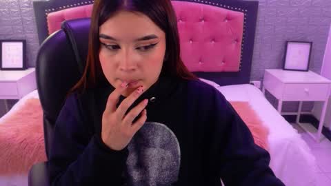 natalie  online show from 10.02.25