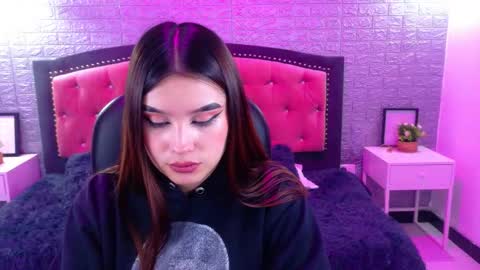 natalie  online show from 11.04.25