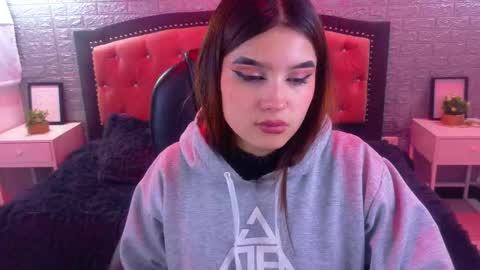 natalie  online show from 11.08.25