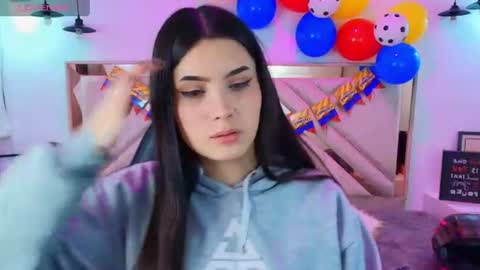 Snapshot of natalie_loffreda chatting on 06.17.26 natalie online show from 06.17.26