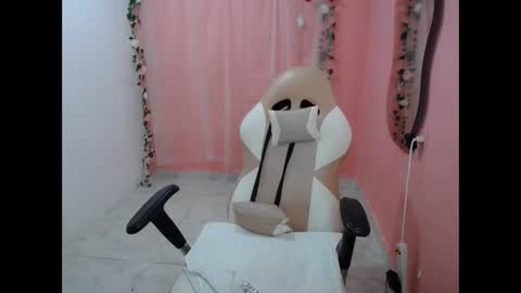 Snapshot of natalielabellex1 chatting on 10.04.25 natalielabellex1 online show from 10.04.25