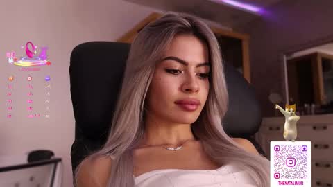 Snapshot of natalimurr chatting on 10.25.25 Natali online show from 10.25.25