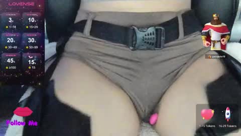 Snapshot of natasha__logan chatting on 10.31.25 Natasha online show from 10.31.25