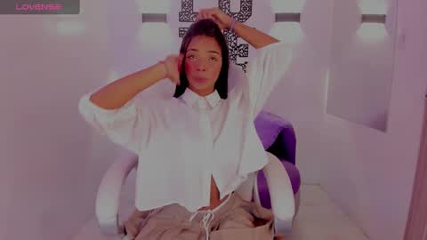 Snapshot of natasha_smith_ws chatting on 02.21.25 Natasha online show from 02.21.25