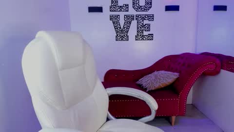 Snapshot of natasha_smith_ws chatting on 11.15.25 Natasha online show from 11.15.25