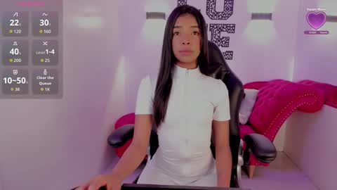 Snapshot of natasha_smith_ws chatting on 11.19.25 Natasha online show from 11.19.25