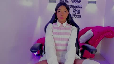 Snapshot of natasha_smith_ws chatting on 11.30.25 Natasha online show from 11.30.25