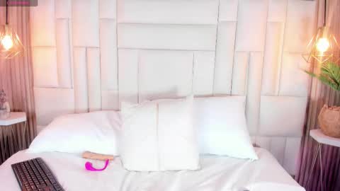 NatashaLondon  online show from 11.28.25