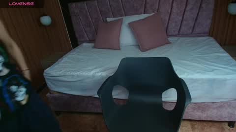 Natasha Mason online show from 04.04.26