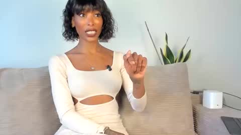 Natassia Dreams online show from 02.26.26