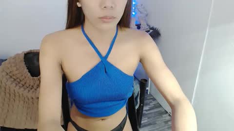 Snapshot of nathalie_cumming chatting on 11.30.25 Thalie online show from 11.30.25