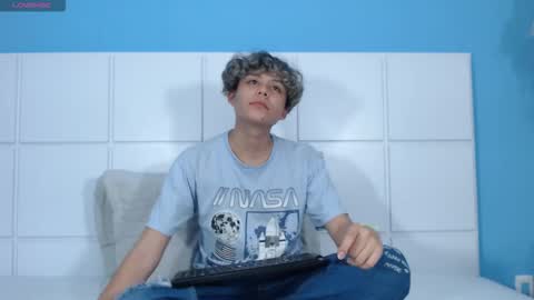 Snapshot of nathanbell1 chatting on 09.18.25 nathanbell1 online show from 09.18.25