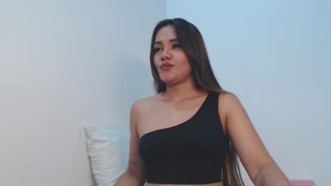 Snapshot of nathy_02 chatting on 11.11.25 nathy online show from 11.11.25