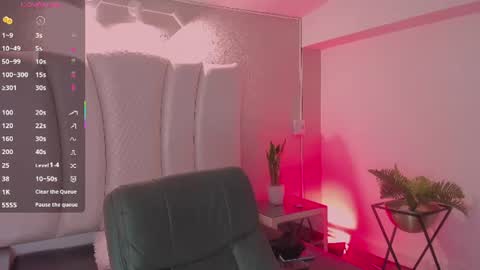 Snapshot of natt_collins chatting on 06.30.26 Natalia online show from 06.30.26