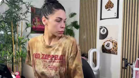 Snapshot of nattywithoutdaddy chatting on 10.09.25 NATTY FIERROS online show from 10.09.25