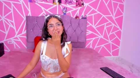 Snapshot of naty_star18 chatting on 12.16.25 Natalia online show from 12.16.25