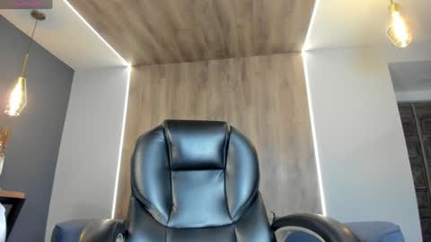 Snapshot of natyferrer chatting on 12.24.24 Naty Ferrer online show from 12.24.24