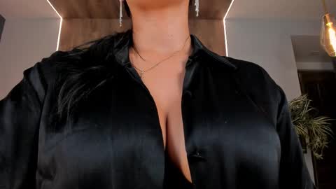 Snapshot of natyferrer chatting on 02.11.25 Naty Ferrer online show from 02.11.25