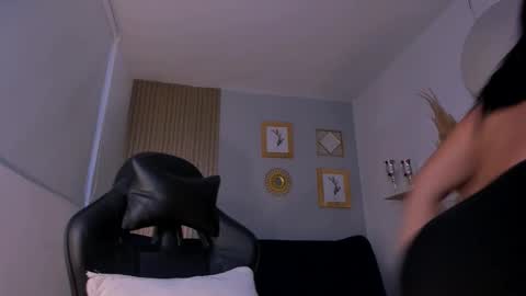 Snapshot of natyferrer chatting on 10.02.25 Naty Ferrer online show from 10.02.25