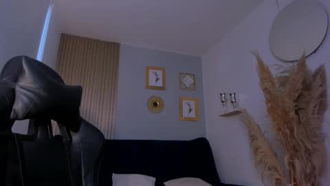 Snapshot of natyferrer chatting on 10.04.25 Naty Ferrer online show from 10.04.25