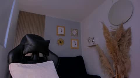 Snapshot of natyferrer chatting on 10.08.25 Naty Ferrer online show from 10.08.25