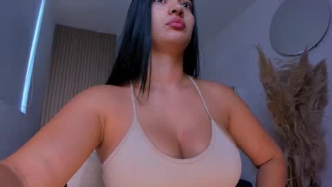 Snapshot of natyferrer chatting on 10.12.25 Naty Ferrer online show from 10.12.25