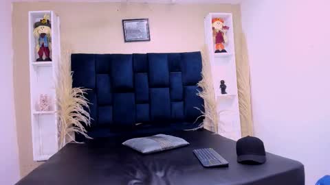 natzuki_ online show from 11.04.25