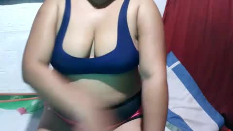 Snapshot of naughty_baby25 chatting on 02.15.25 Hannah online show from 02.15.25