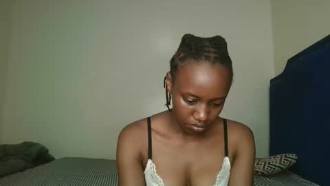 naughty_ellaa online show from 10.05.25