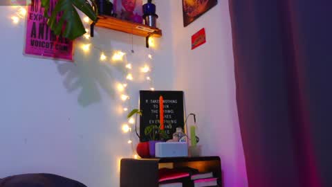 Em  please help me reach 100 thumbs up 3 online show from 01.21.25