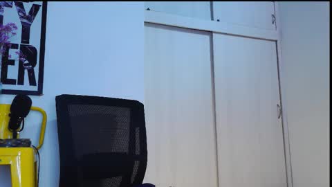 Em  please help me reach 100 thumbs up 3 online show from 03.22.26