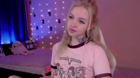 Snapshot of naughty_mablee chatting on 06.12.26 Mable online show from 06.12.26