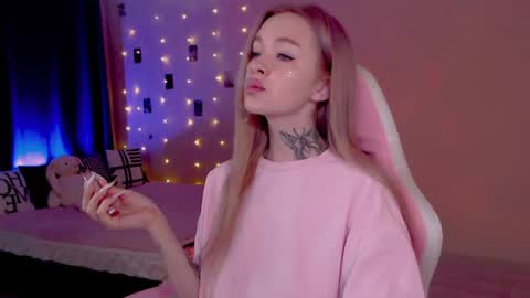 Snapshot of naughty_mablee chatting on 06.18.26 Mable online show from 06.18.26