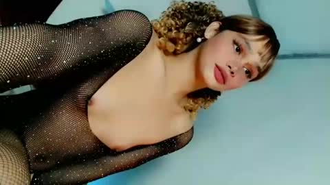 Snapshot of naughtybella_ chatting on 12.14.24 bella online show from 12.14.24