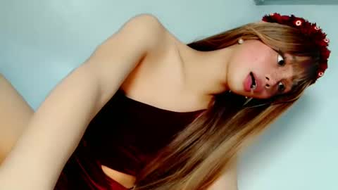 Snapshot of naughtybella_ chatting on 12.29.24 bella online show from 12.29.24