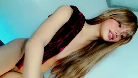 Snapshot of naughtybella_ chatting on 01.04.25 bella online show from 01.04.25
