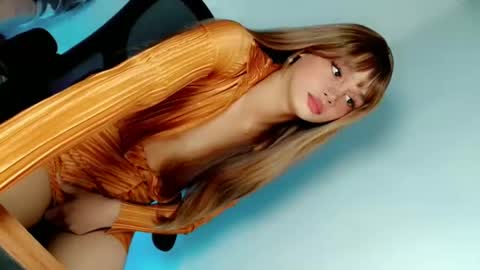 Snapshot of naughtybella_ chatting on 01.16.25 bella online show from 01.16.25