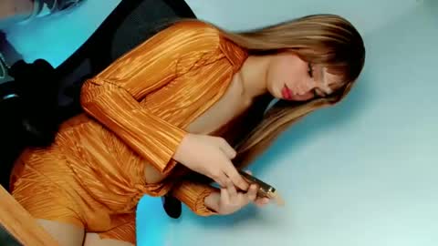 Snapshot of naughtybella_ chatting on 01.16.25 bella online show from 01.16.25