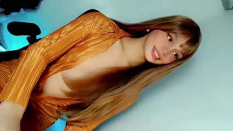 Snapshot of naughtybella_ chatting on 01.20.25 bella online show from 01.20.25