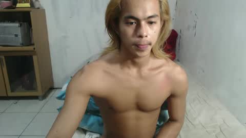 Snapshot of naughtyboylouie chatting on 02.12.25 Loue online show from 02.12.25