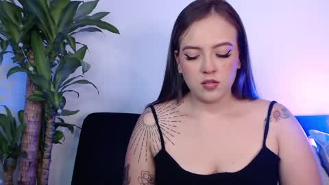 Snapshot of naughtycurvybbx chatting on 01.31.25 LANAindependent model online show from 01.31.25
