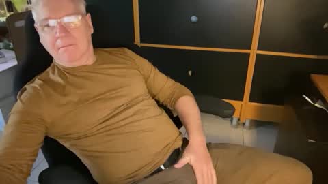 Snapshot of naughtydaddyla chatting on 12.14.25 naughtydaddyla online show from 12.14.25